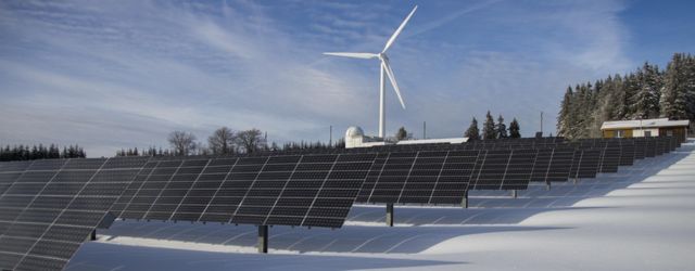 Panneaux photovoltaïques et éolienne
