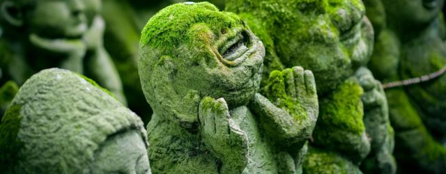 Statues japonaises implorant