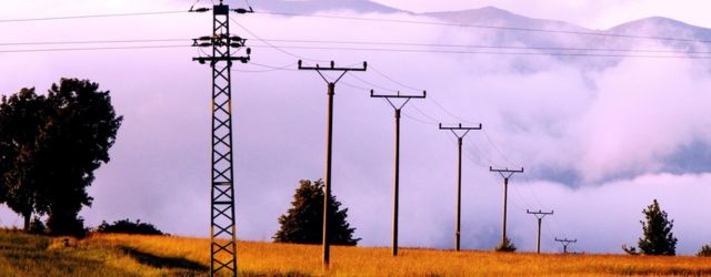 Poteaux électriques basse tension