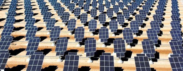 Parc photovoltaïque dans le désert